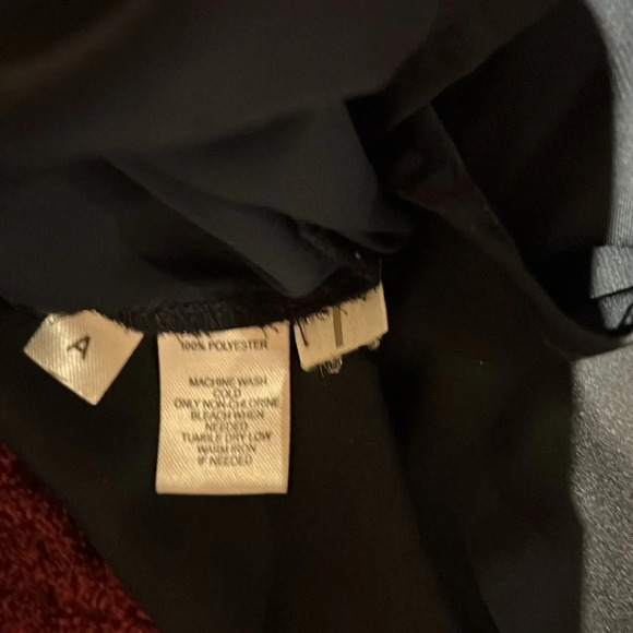 Loft navy silky cap sleeve blouse with buttons Sz M - Picture 9 of 10